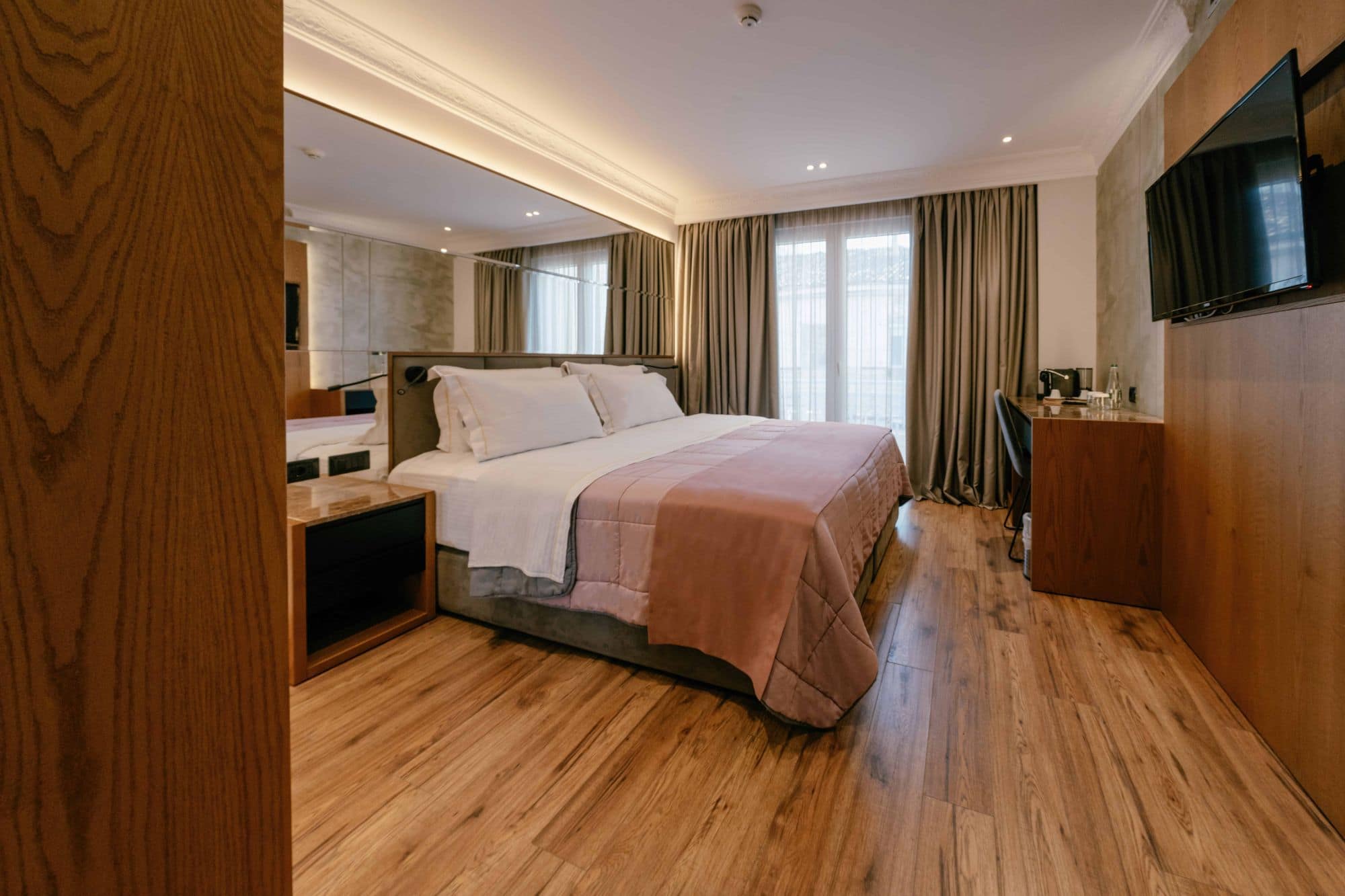 Standard Queen Room